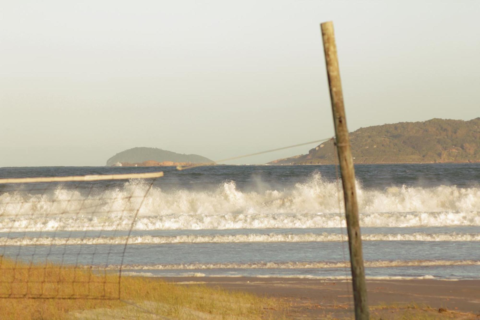 Pousada Recanto Edenico - A Beira Mar Da Praia Ponta Do Papagaio, Palhoca Sc Kültér fotó